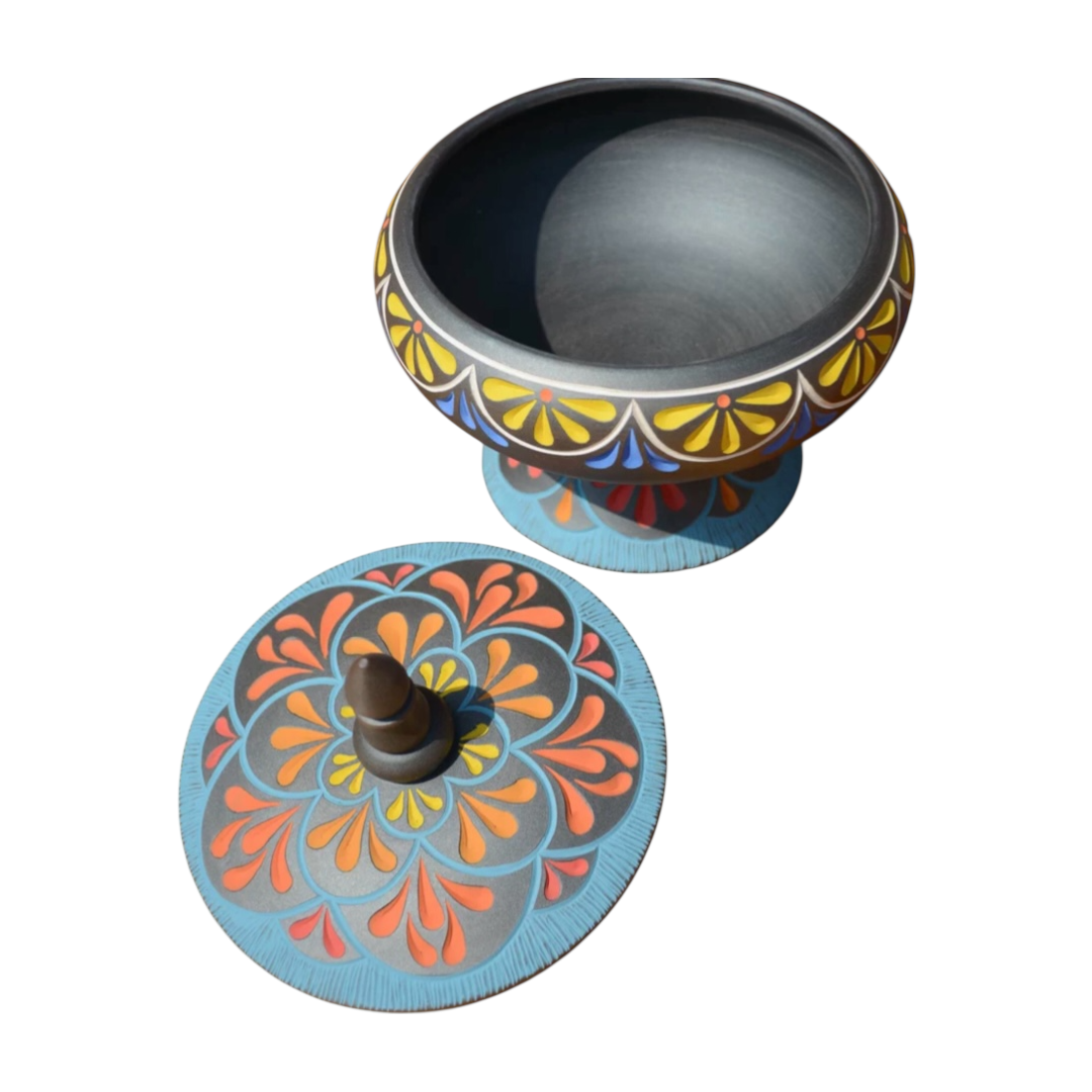 Dai-style pottery storage jar, handcrafted with colored sculptures using a slow wheel