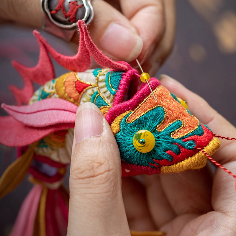 发光刺绣鱼灯发簪