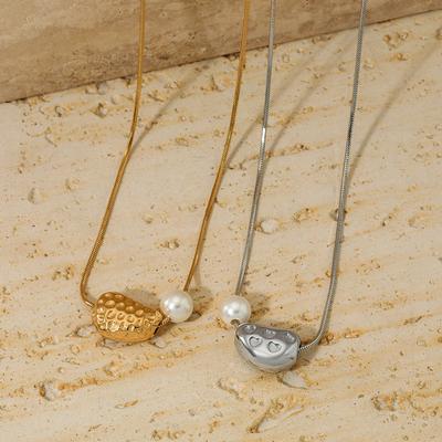 Hammered Pearl Pendant Necklace