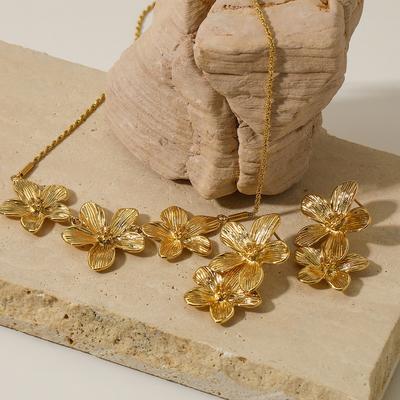 Flower Pendant Necklace