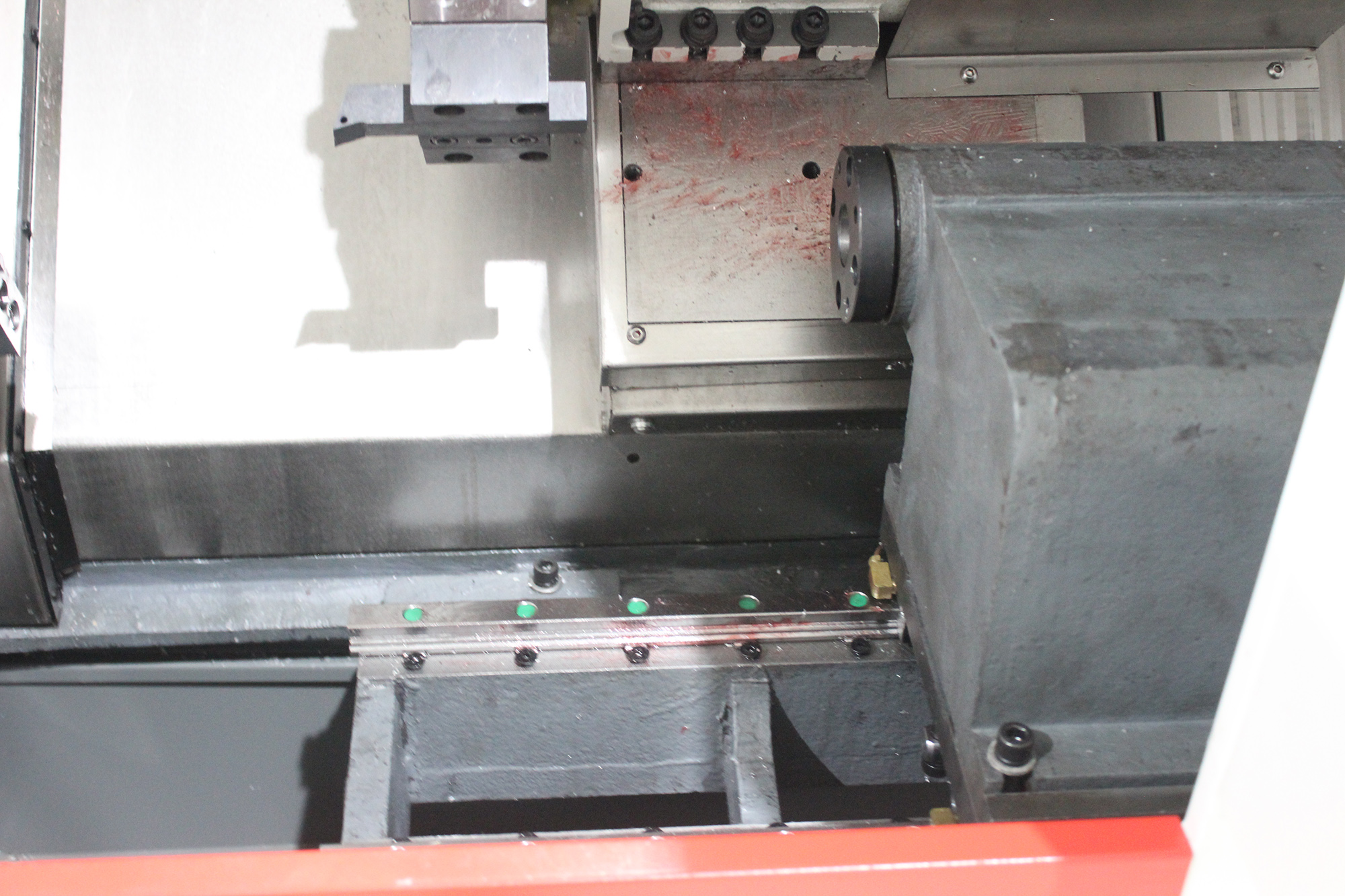C-35W Slant-bed lathe with linear guide turret and tailstock