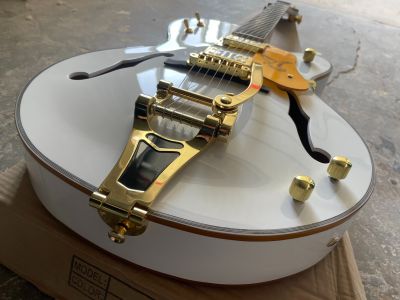 Custom White 6120 Semi-Hollow Body 6-String Electric Guitar With Gold Accessories