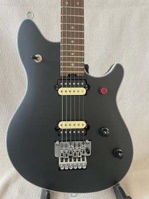Higher Quality Electric Guitar Matte Black Finish 2H Pickups Silver Tremolo