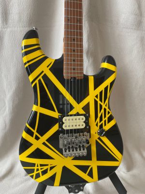 High Quality Yellow And Black Line Electric Guitars Floyd Rose Tremolo Bridge Maple Fingerboard