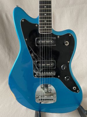 Metal Blue Electric Guitar Offset Shape Rosewood Fingerboard Vintage Style Vibrato System