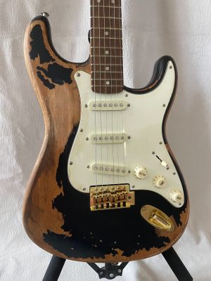 Distressed Relic Electric Guitar Retro Black Finish Gold Hardware Natural color irregular black graffiti